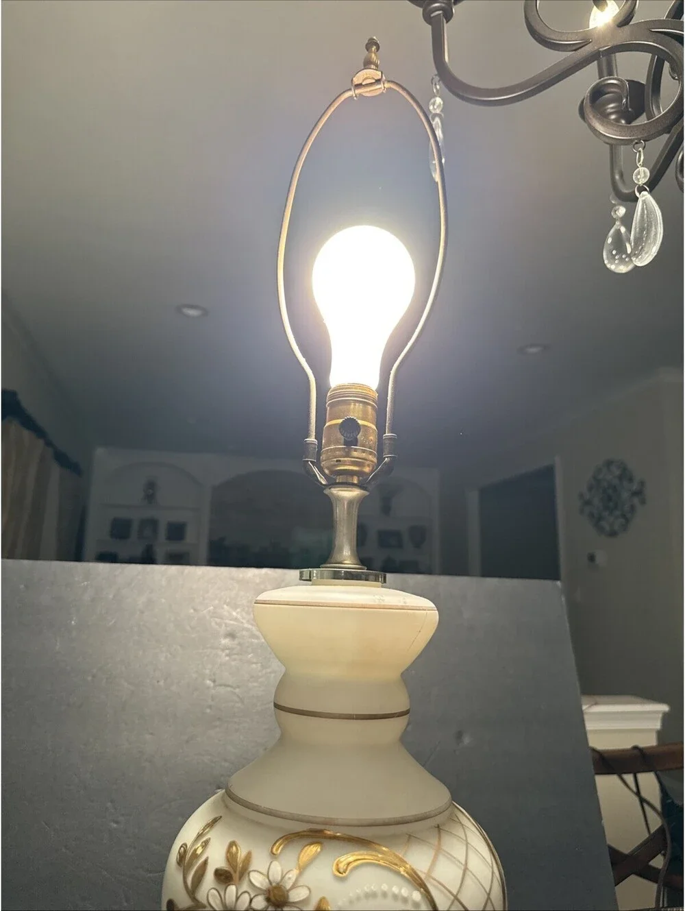 Hollywood Regency 34” Hand Painted Glass Table Lamp w/ Gold Floral Design Gorg